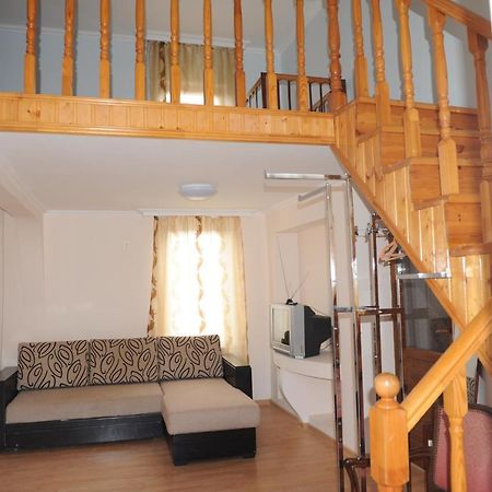 Apartment On Prospekt Mira 71 Suchumi Zewnętrze zdjęcie