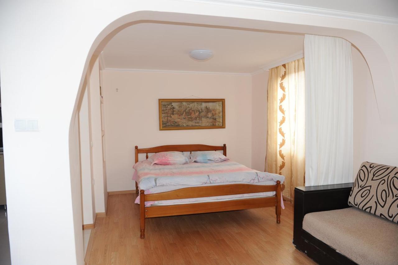 Apartment On Prospekt Mira 71 Suchumi Zewnętrze zdjęcie