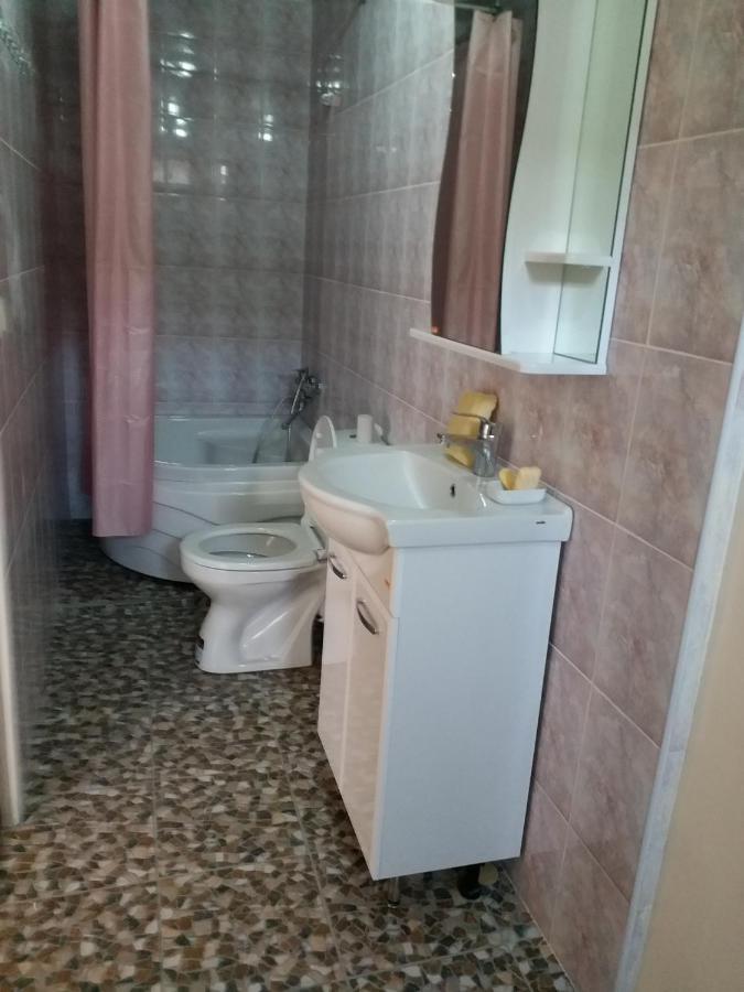 Apartment On Prospekt Mira 71 Suchumi Zewnętrze zdjęcie