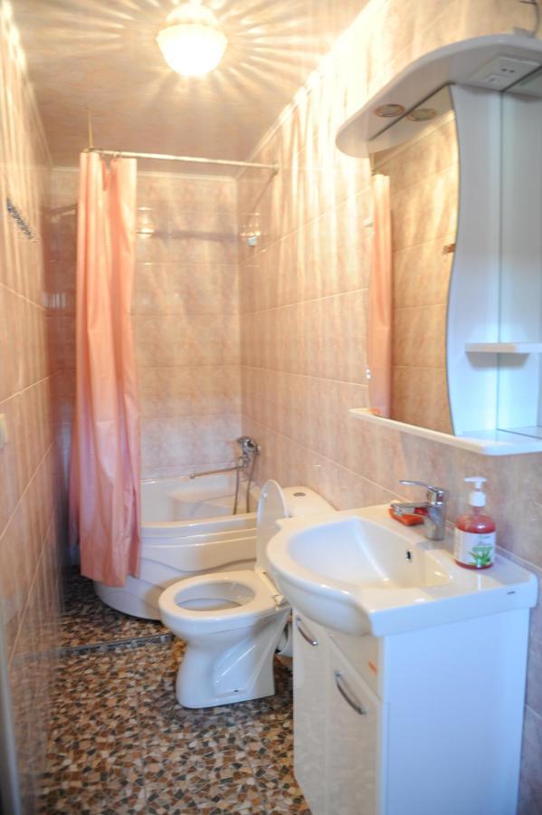 Apartment On Prospekt Mira 71 Suchumi Zewnętrze zdjęcie
