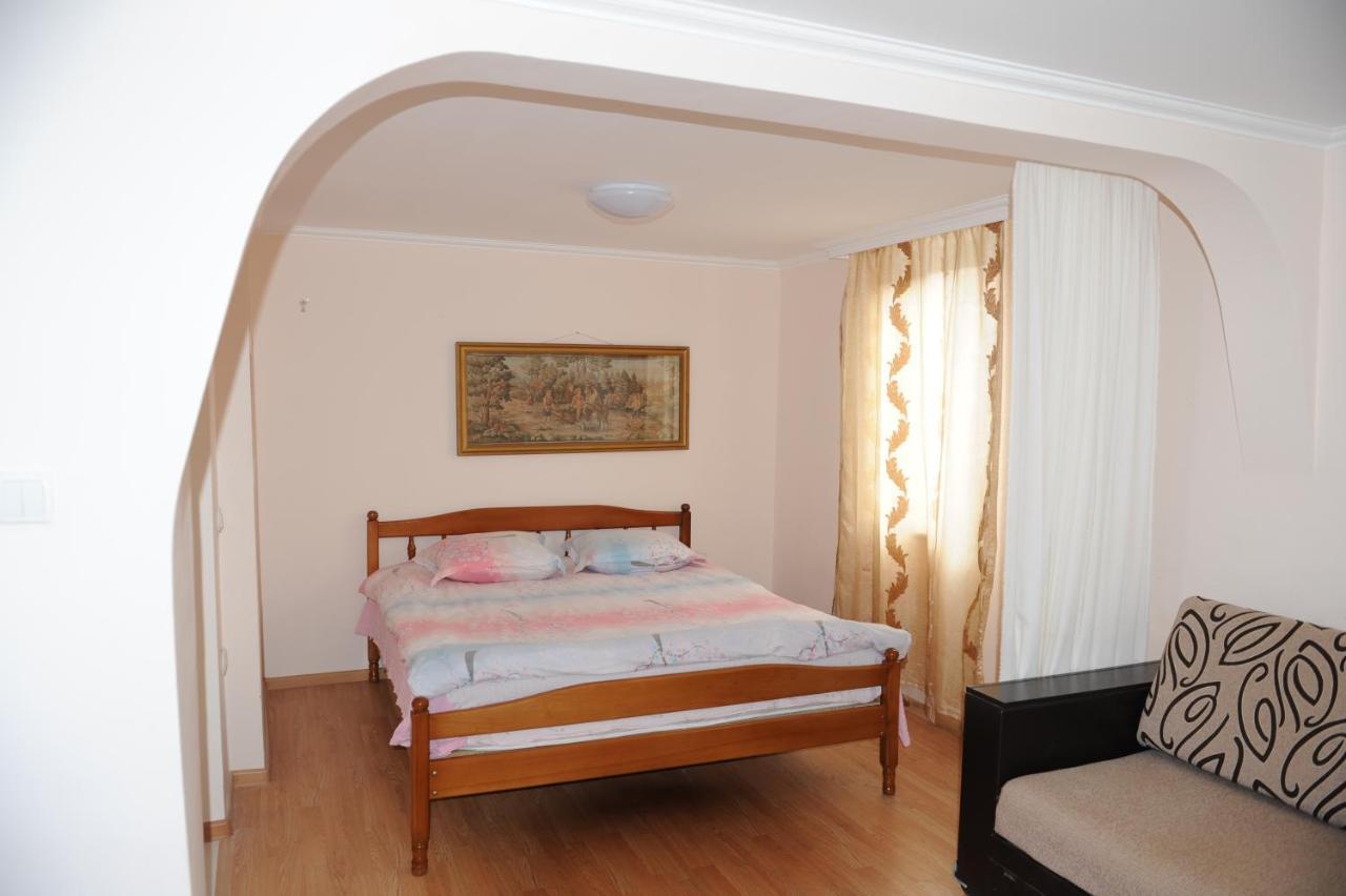 Apartment On Prospekt Mira 71 Suchumi Zewnętrze zdjęcie