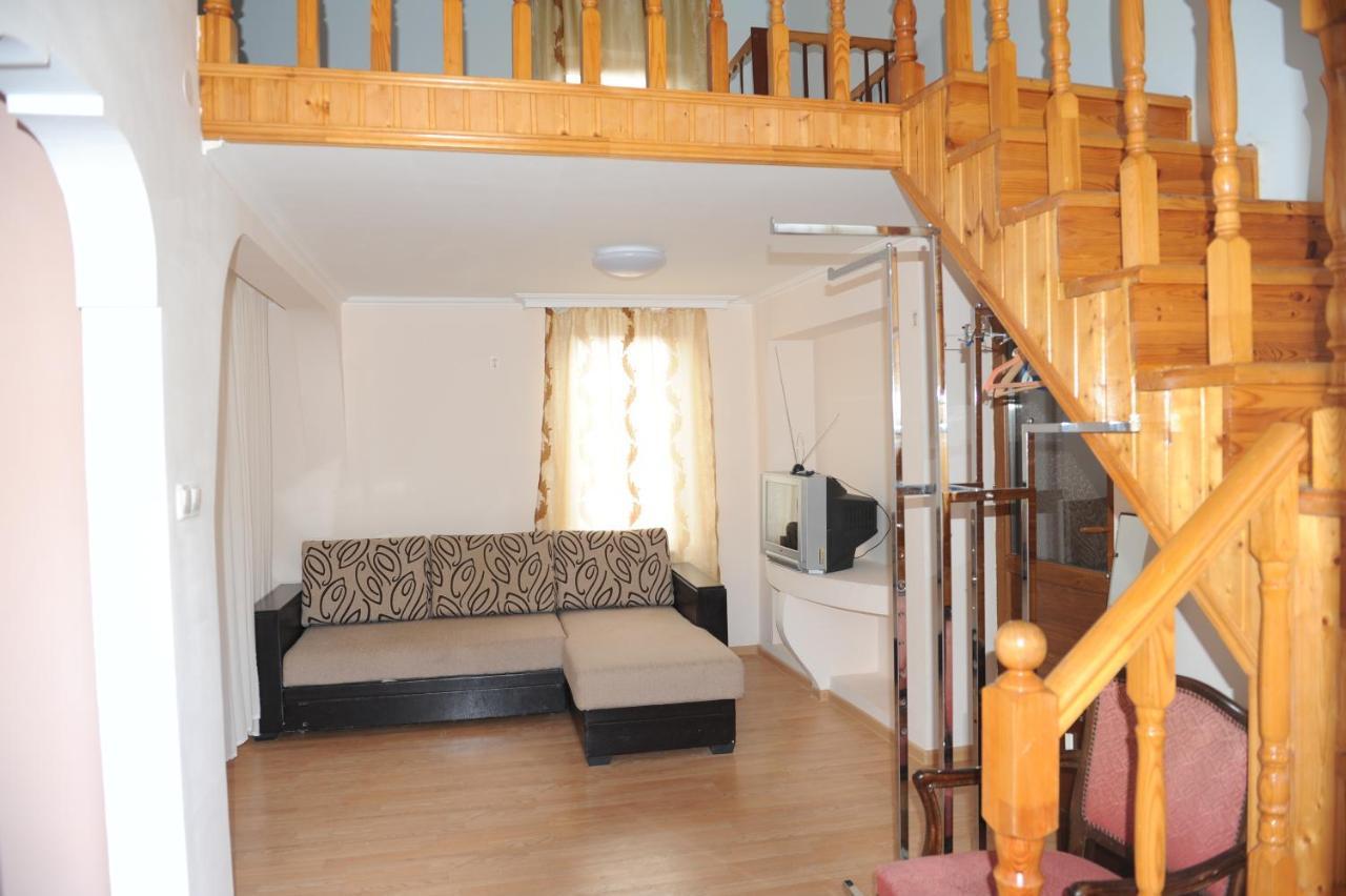 Apartment On Prospekt Mira 71 Suchumi Zewnętrze zdjęcie